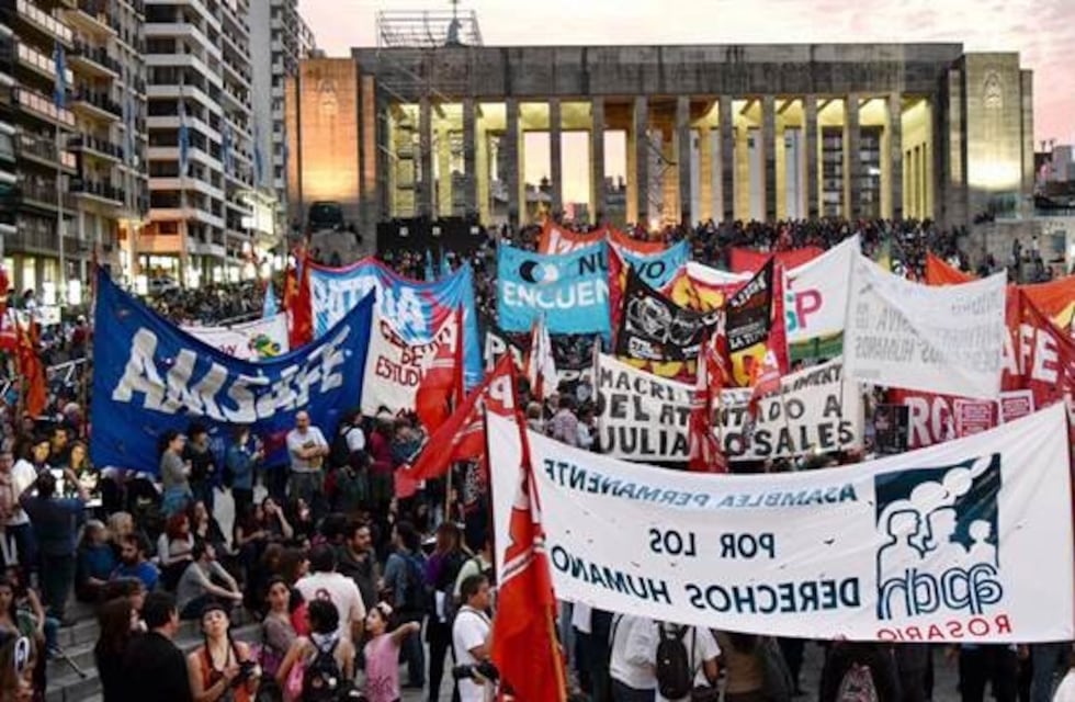 Marchan en Rosario por la muerte del mapuche Rafael Nahuel y de Santiago Maldonado