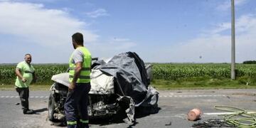 Murió el conductor de una camioneta al chocar contra un camión (El Roldanense y Rosario Plus)