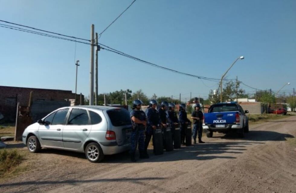 Secuestraron 2 autos y 4 motos tras allanar un taller mecánico