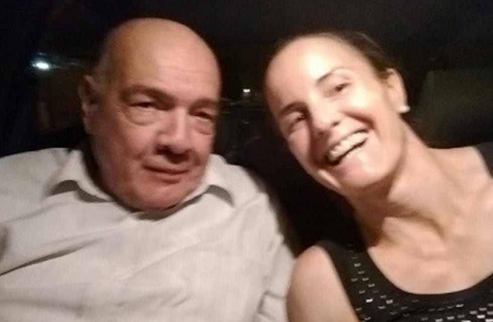 Iba a misa, lo chocó un joven quien se fugó pero lo entregó su propia madre