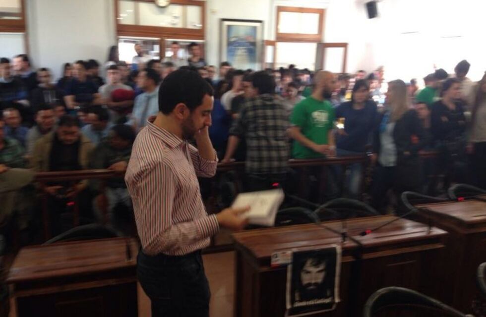 En tensa sesión, aprobaron aumento del boleto urbano