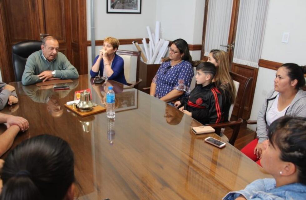 Madres de la Escuela Nº 5 fueron recibidas por el intendente Sánchez