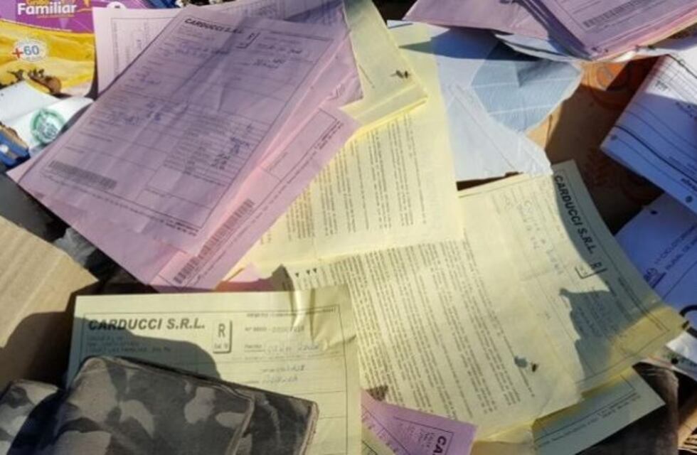 Escándalo en una comuna santafesina: hallaron documentos públicos en un basural