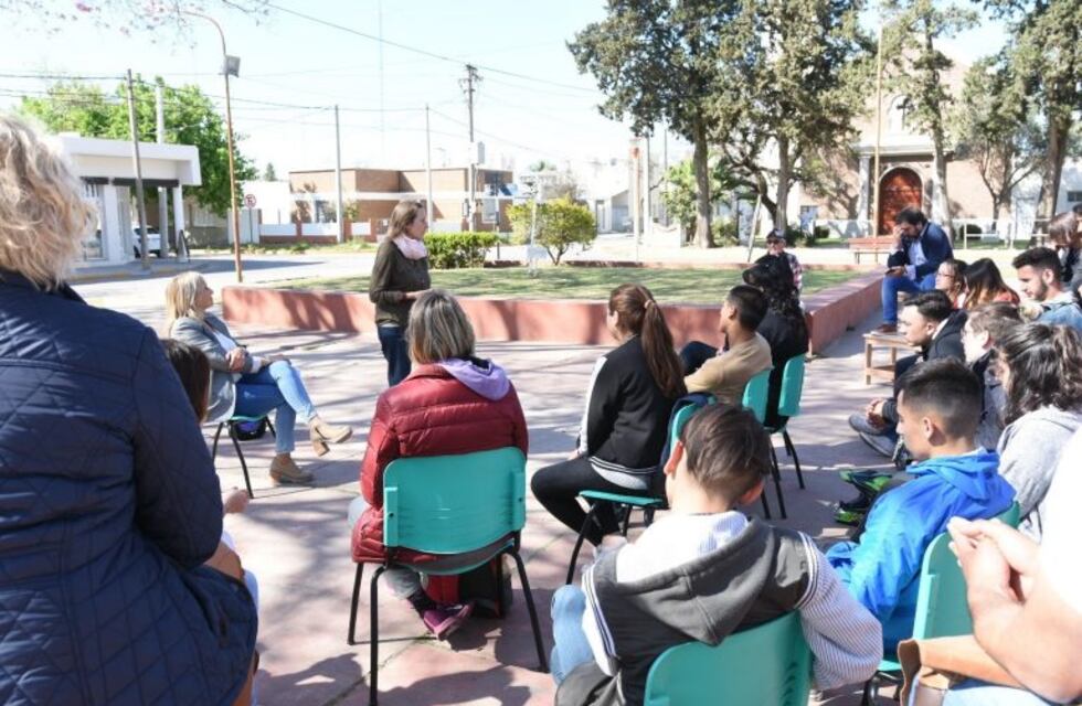 En la plaza del barrio Guillermo Lehmann se celebró el acto por el Día de la Paz