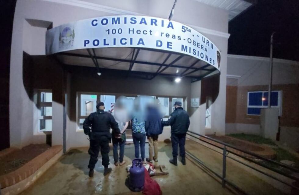 La policía recuperó elementos robados y detuvo a tres personas