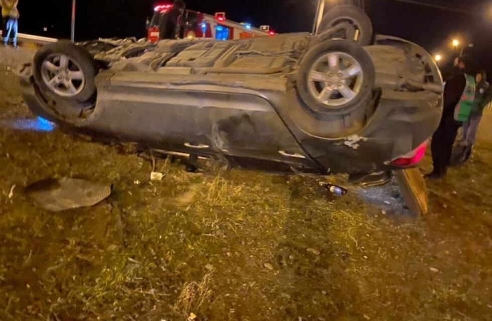Violento vuelco en Autovía a Playa Unión