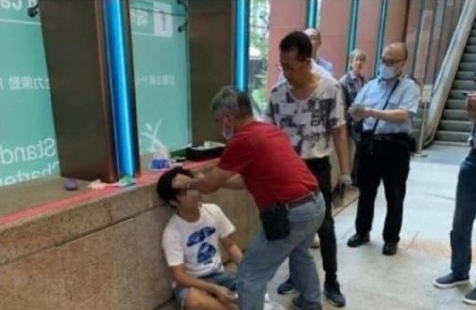 Se sentó en la entrada de un cine a contar el final de ''Avengers: End Game'' y le dieron una paliza