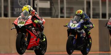 AME8945\u002E SAN JUAN (ARGENTINA), 13/10/2019\u002E- El piloto español Álvaro Bautista (i) de Ducati compite este domingo, durante una carrera del Campeonato Mundial de Superbike, en San Juan (Argentina)\u002E EFE/ Marcelo Ruiz