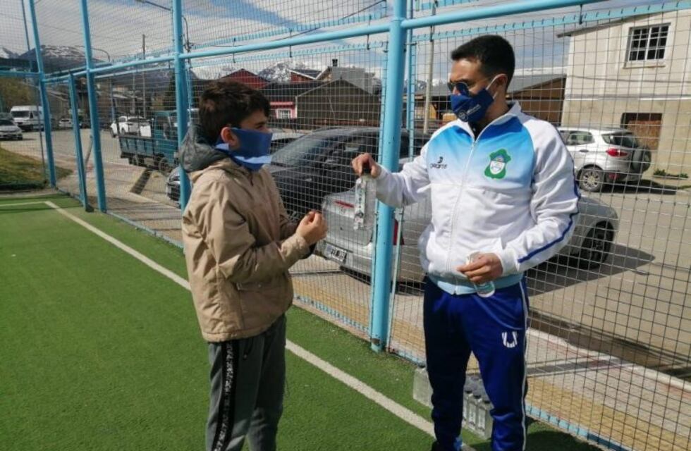 Ushuaia: concientizan en plazas y playones deportivos en medidas de prevención para un juego seguro