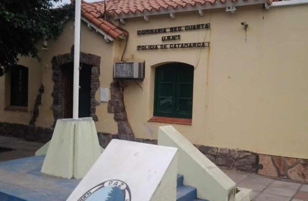 Aprehendieron a un hombre que golpeó a su mujer en un auto