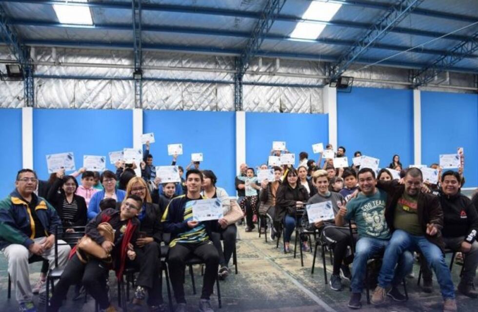 La casa de la juventud entregó certificados del curso de robótica