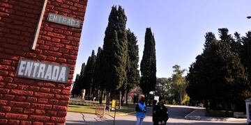 Reapertura de los cementerios en la Ciudad\u002E (Clarín)