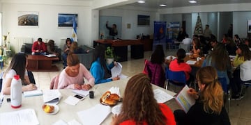 Mujeres en un taller que derriba estereotipos