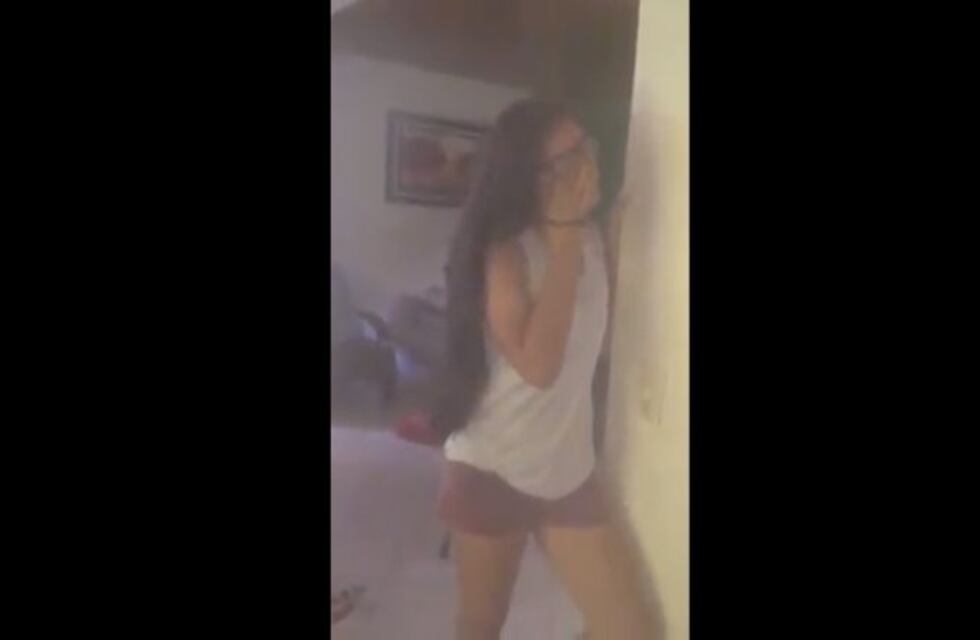 Su hija repitió el año en la escuela y la escrachó en las redes sociales