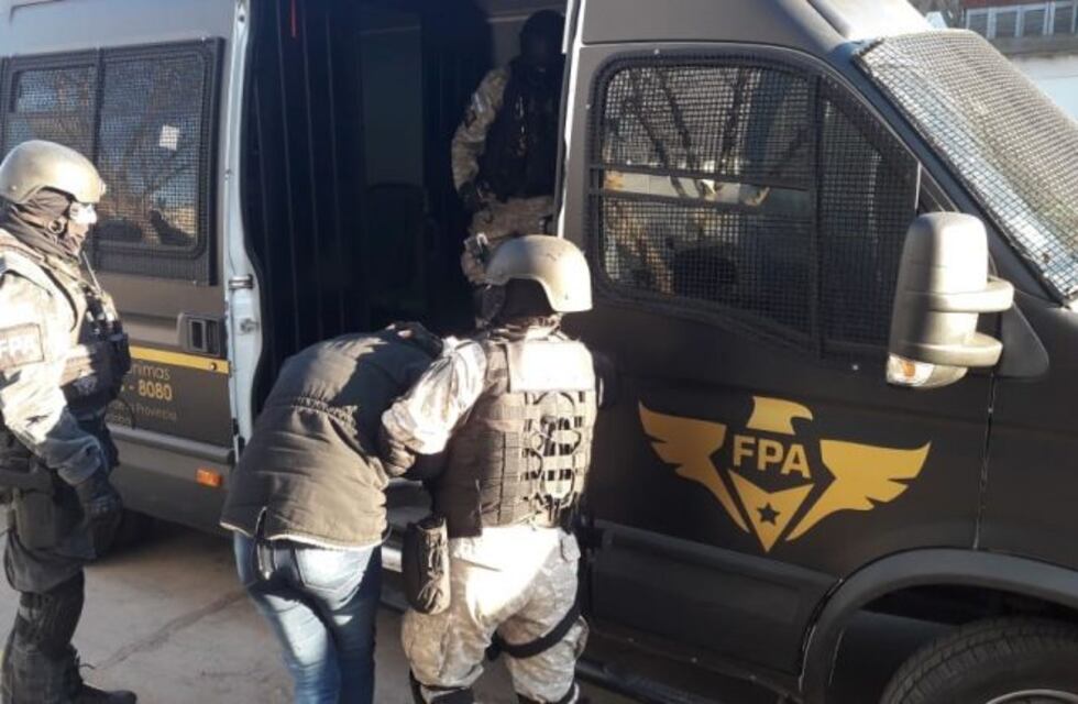 Carlos Paz: gozaba de prisión domiciliaria para cuidar de sus hijos pero cayó por supuesta venta de drogas