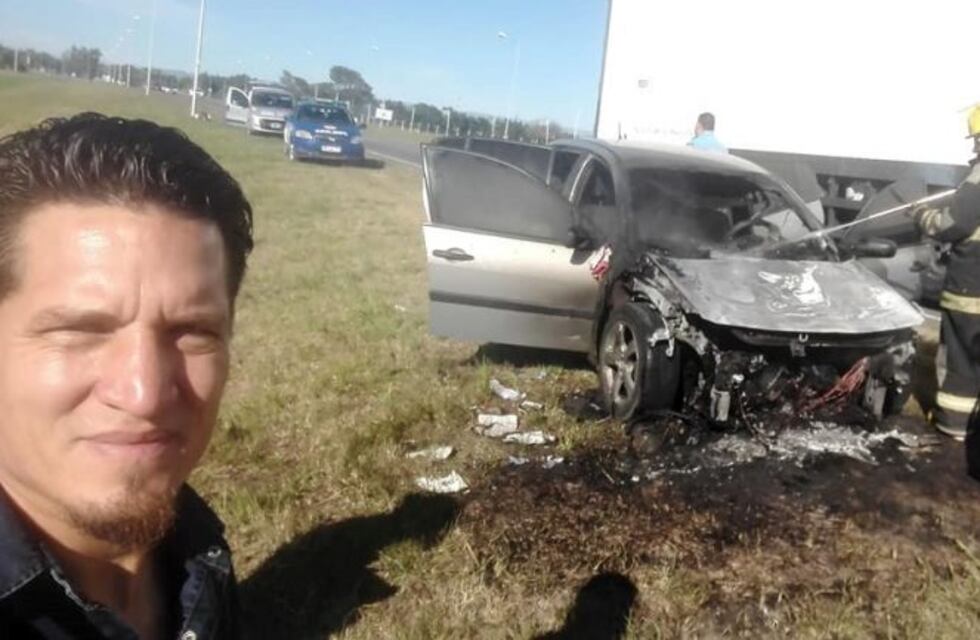 Se incendió el auto de un candidato de Carlos Paz en plena ruta