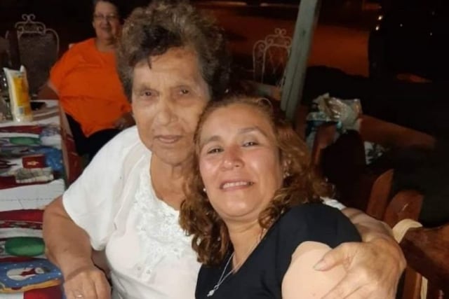 Carmen Acosta tiene a su madre con cáncer y no la dejan entrar a la provincia