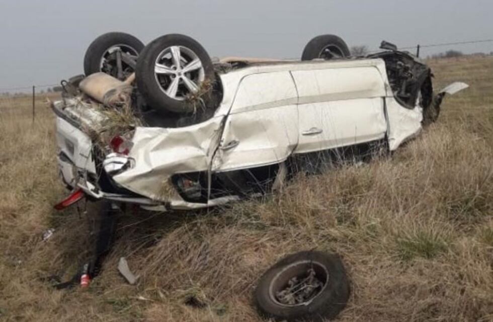 Accidente en la Ruta 60: volcó un auto y una mujer debió ser internada
