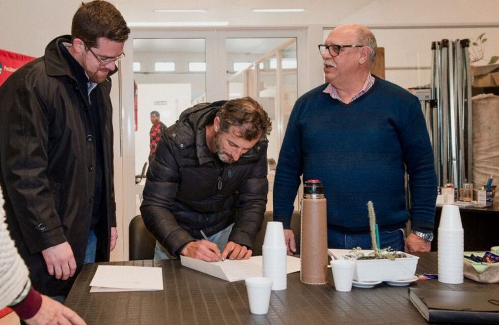 El Municipio de Paraná entregó terrenos a horticultores