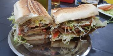 Sánguche de milanesa tucumano\u002E