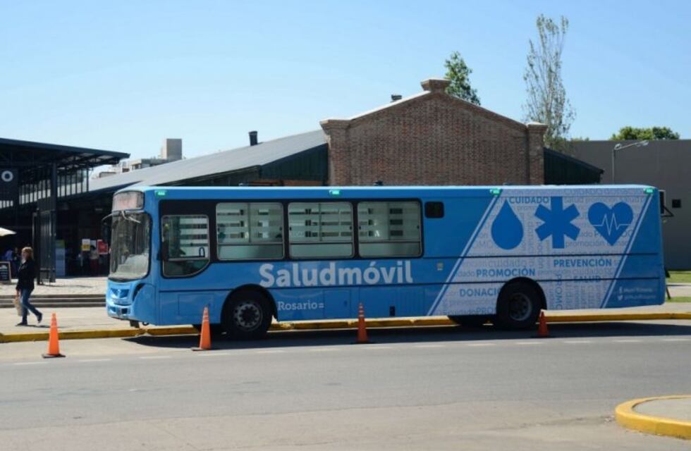 El Saludmóvil llega a la Rambla Catalunya en busca de dadores de sangre