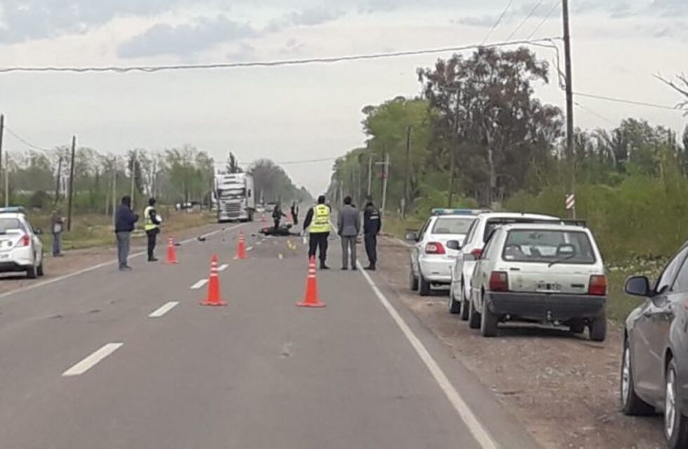 Un motociclista falleció al chocar con un camión en Roca