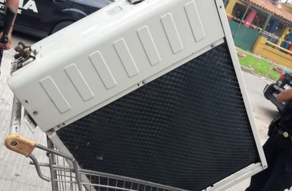 Ladrones robaron un aire acondicionado con un carrito de supermercado