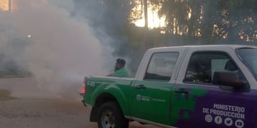 La municipalidad de la Ciudad de San Luis realiza operativos diarios de fumigación contra el dengue por los distintos barrios. Gentileza