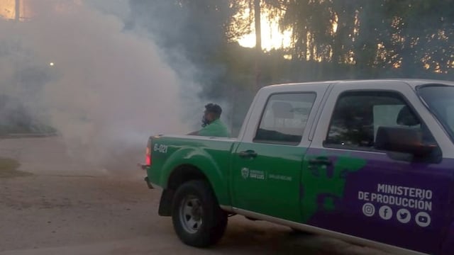 La municipalidad de la Ciudad de San Luis realiza operativos diarios de fumigación contra el dengue por los distintos barrios. Gentileza