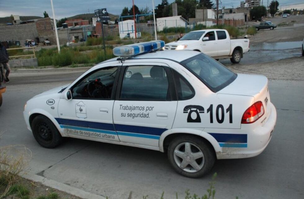 Tres delincuentes asaltan por la mañana a una pareja de abuelos y les roban 20 mil pesos