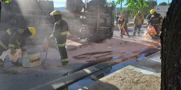 En el ingreso a Mina Clavero a un camión de Epec se le cortaron los frenos y volcó\u002E