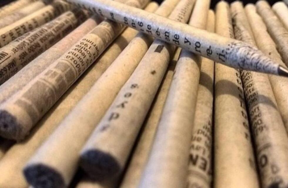 Jóvenes mendocinos hacen lápices de papel reciclado para cuidar el medio ambiente