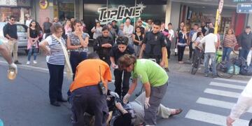 Una mujer fue atropellada cuando intentaba cruzar una calle en el centro