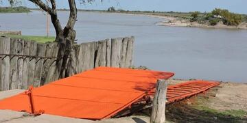 El dueño de la embarcación fue a navegar por el departamento San Javier con otros tres hombres aún no identificados\u002E (San Javier en Reflejos)