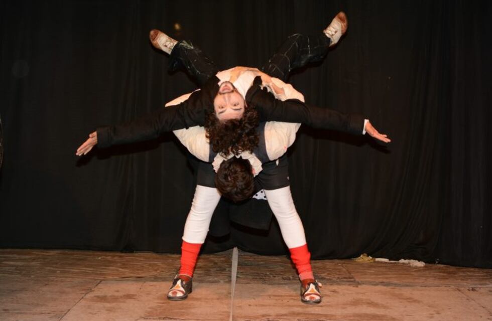 Oia!, una obra de teatro sobre el teatro que rompe los límites del tiempo y el espacio