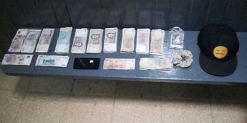 Se incautaron cerca de $7 mil y un teléfono celular, que pertenecía a la dueña del comercio\u002E (El Informante)