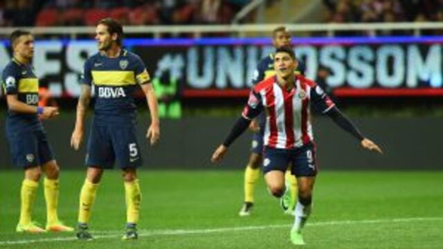 Alan Pulido of Guadalajara celebrates after scoring against of Argentine club Boca Jr during a friendly football match at Chivas stadium on February 2 , 2017, in Guadalajara, Mexico. / AFP PHOTO / HECTOR GUERRERO