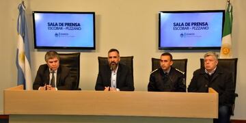 Funcionarios de los poderes Judicial y Gobierno, junto a miembros de la fuerza, dieron detalles el caso\u002E (Prensa Gobierno)