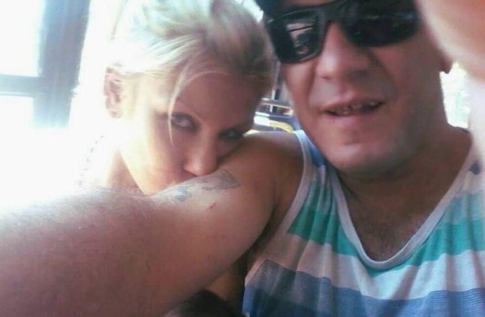 Hallan muerta a una mujer con traumatismos y sospechan de su pareja