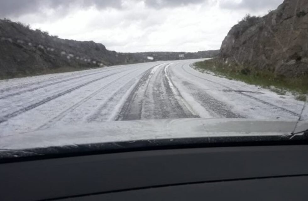 Piden circular con precaución por granizo en el Camino de las Altas Cumbres