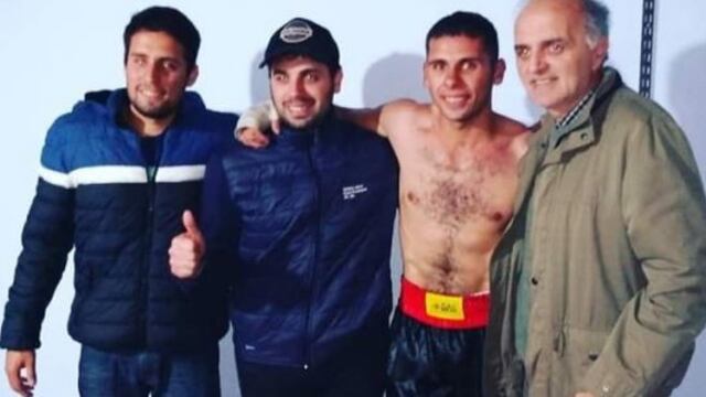Tomás Laclau junto a su padre y hermanos\nCrédito: Facebook