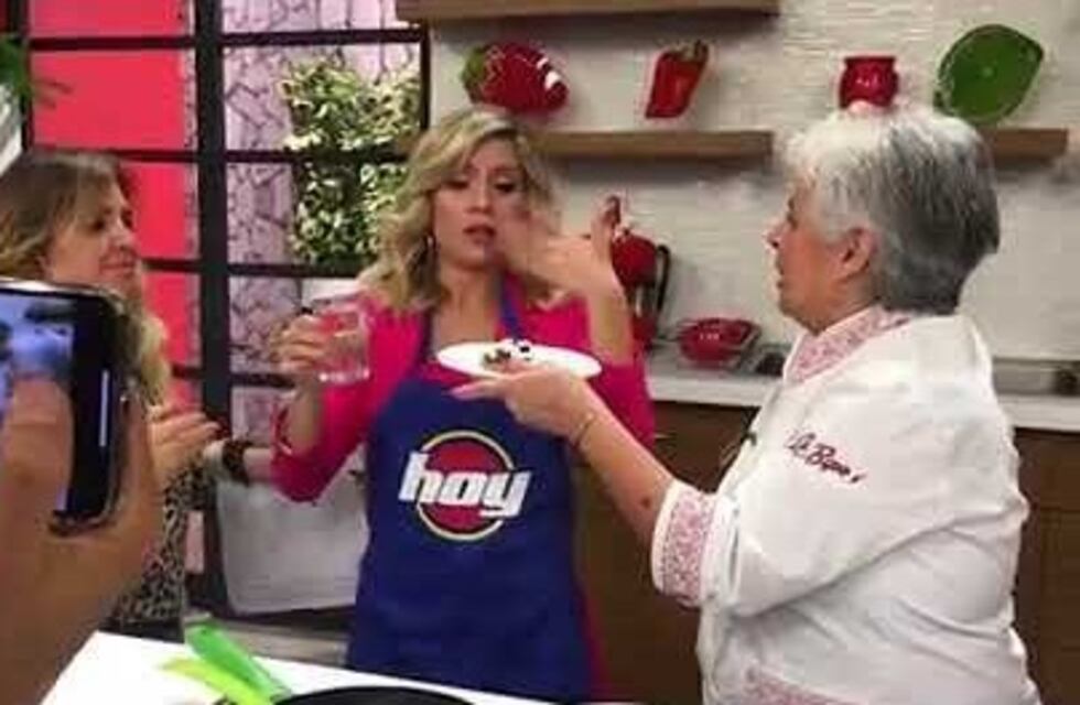 El blooper de Laurita Fernández en la TV mexicana: probó chile y no pudo soportar el picante