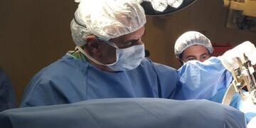 Epilepsia: el doctor Carlos Ciraolo realiza en el Italiano una cirugía pionera en América Latina (Foto: Clarín)