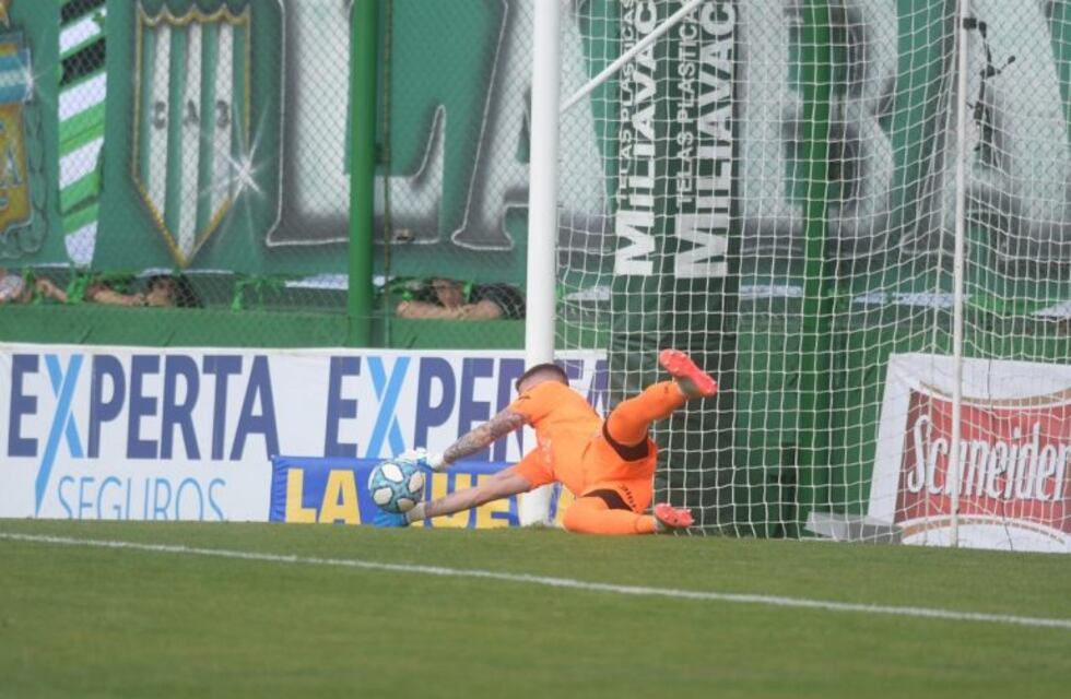 La tremenda atajada de Herrera que evitó el segundo de Atlético Tucumán