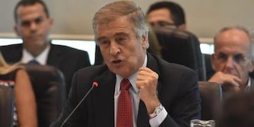 La junta contará con presupuesto propio, para contratar, de ser necesario, \