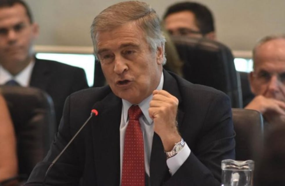 Citan a declarar a Aguad por la desaparición del submarino