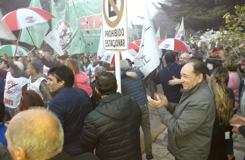 "Tenemos que hacer sentir la voz de los necochenses". afirmó Rago