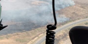 Una cuadrilla de diez personas de la Unidad Militar de Respuesta a Emergencias (UMRE) del Ejército y combatientes de la Brigada Forestal de Bomberos de Santa Fe fueron enviadas a los campos vecinos a la ciudad capital\u002E (@protcivilstafe)\n \n@MinGobiernoSF\n \n@Sinagir_Arg