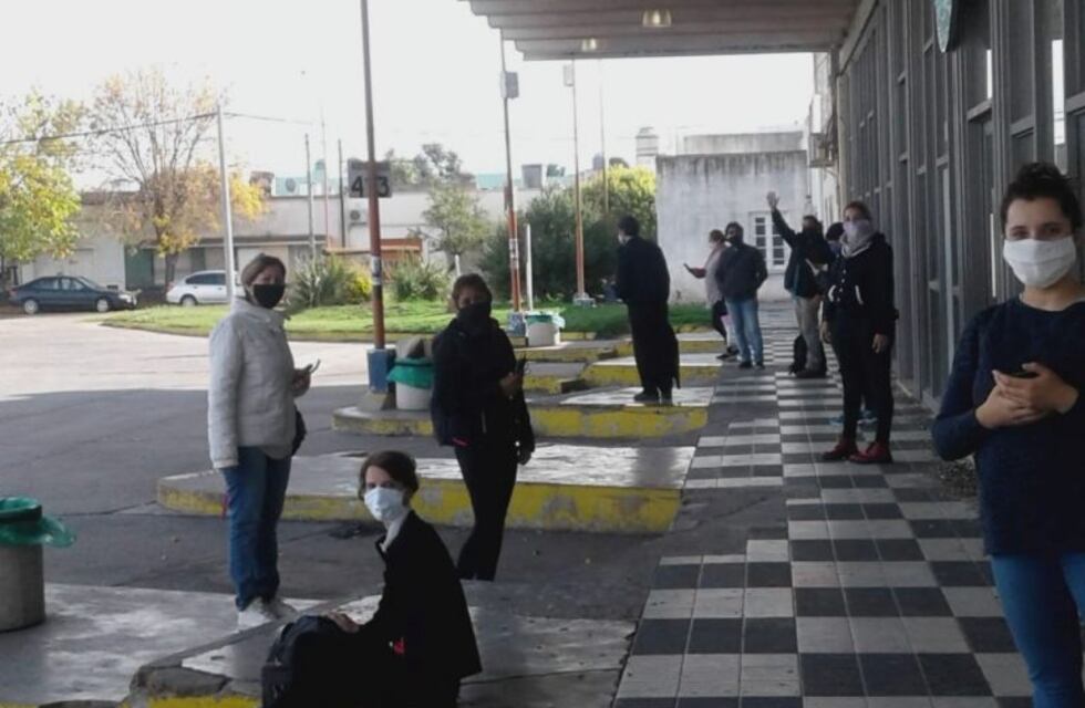 ¡Indignante! Otra vez la línea 319 dejó varados a los enfermeros