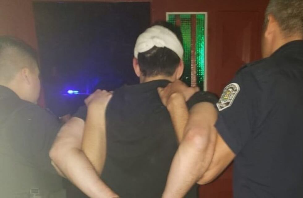 Bahía Blanca: un hombre atacó a policías con trozos de ladrillos y un palo